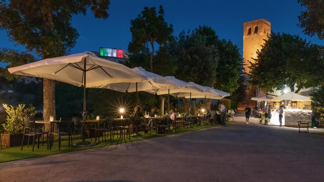 Osteria Belvedere Сан Лео Екстериор снимка