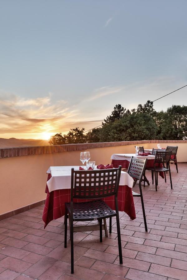 Osteria Belvedere Сан Лео Екстериор снимка