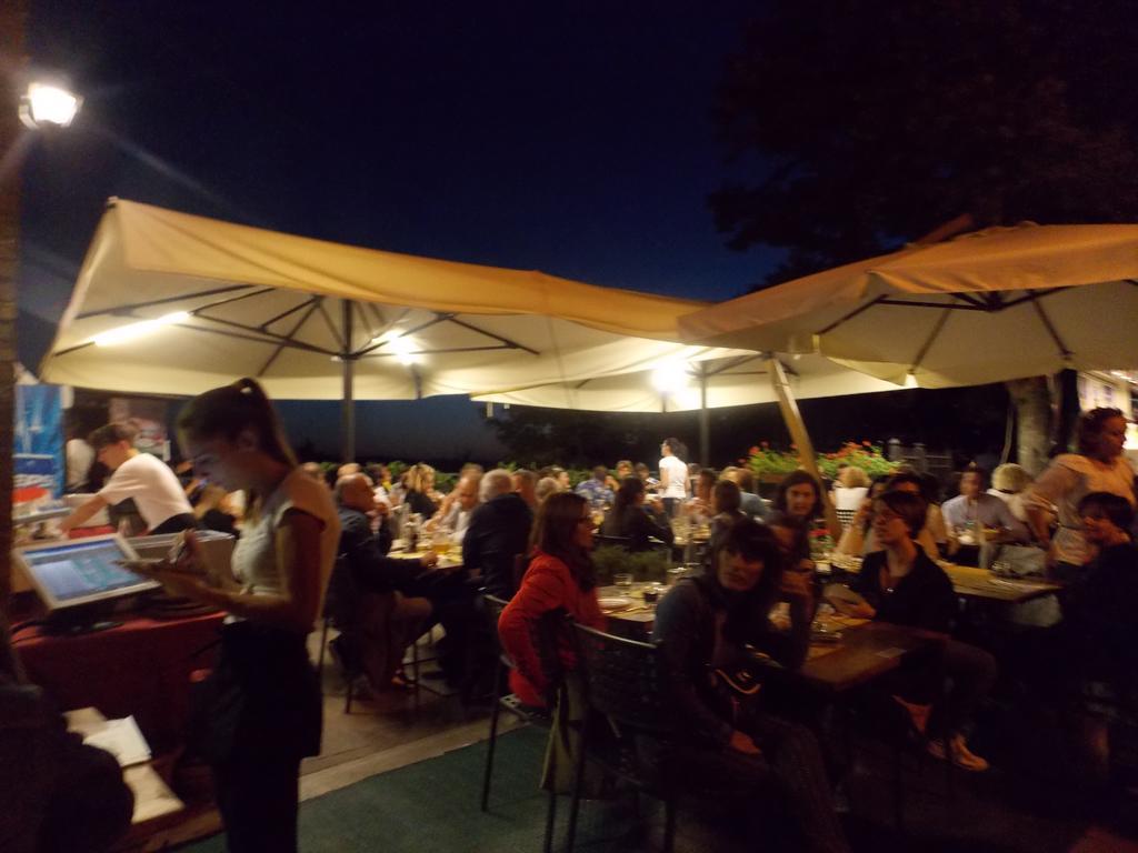 Osteria Belvedere Сан Лео Екстериор снимка